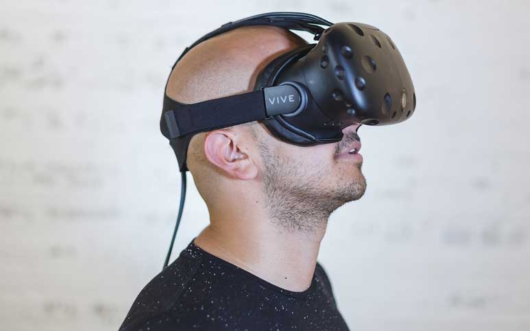 User mit VR Brille VR Brille